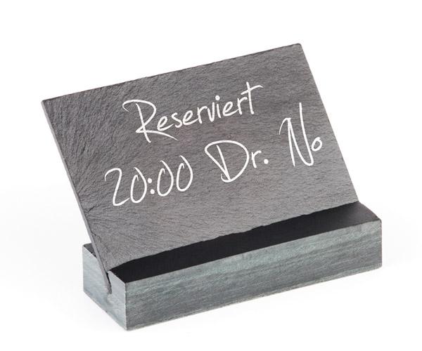Reserviert-Schild auf Schieferplatte.