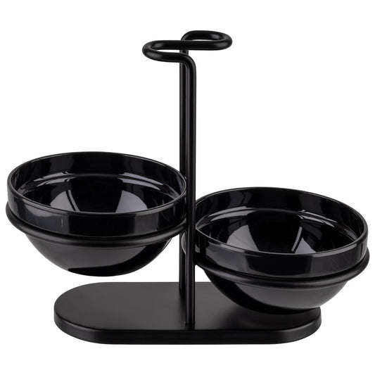 Schwarze Schalen auf Ständer.