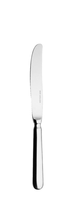 Silbernes Buttermesser auf weißem Hintergrund.