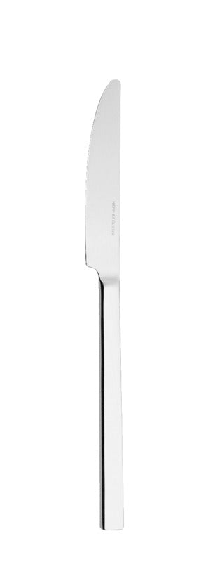 Silbernes Messer auf weißem Hintergrund.