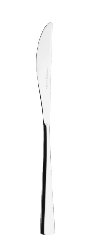 Silbernes Messer auf weißem Hintergrund.