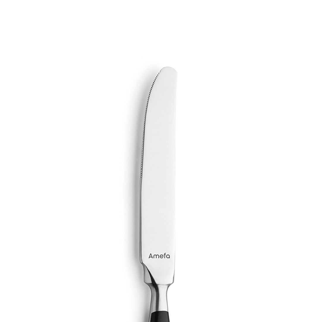 Ein Edelstahlmesser mit gezackter Klinge.