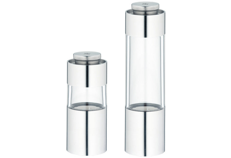 Zwei Edelstahl-Gewürzmühlen, transparent.