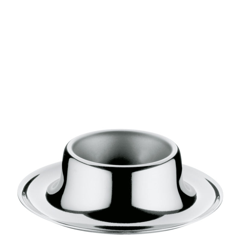 Silberne Kaffeetasse auf Unterteller