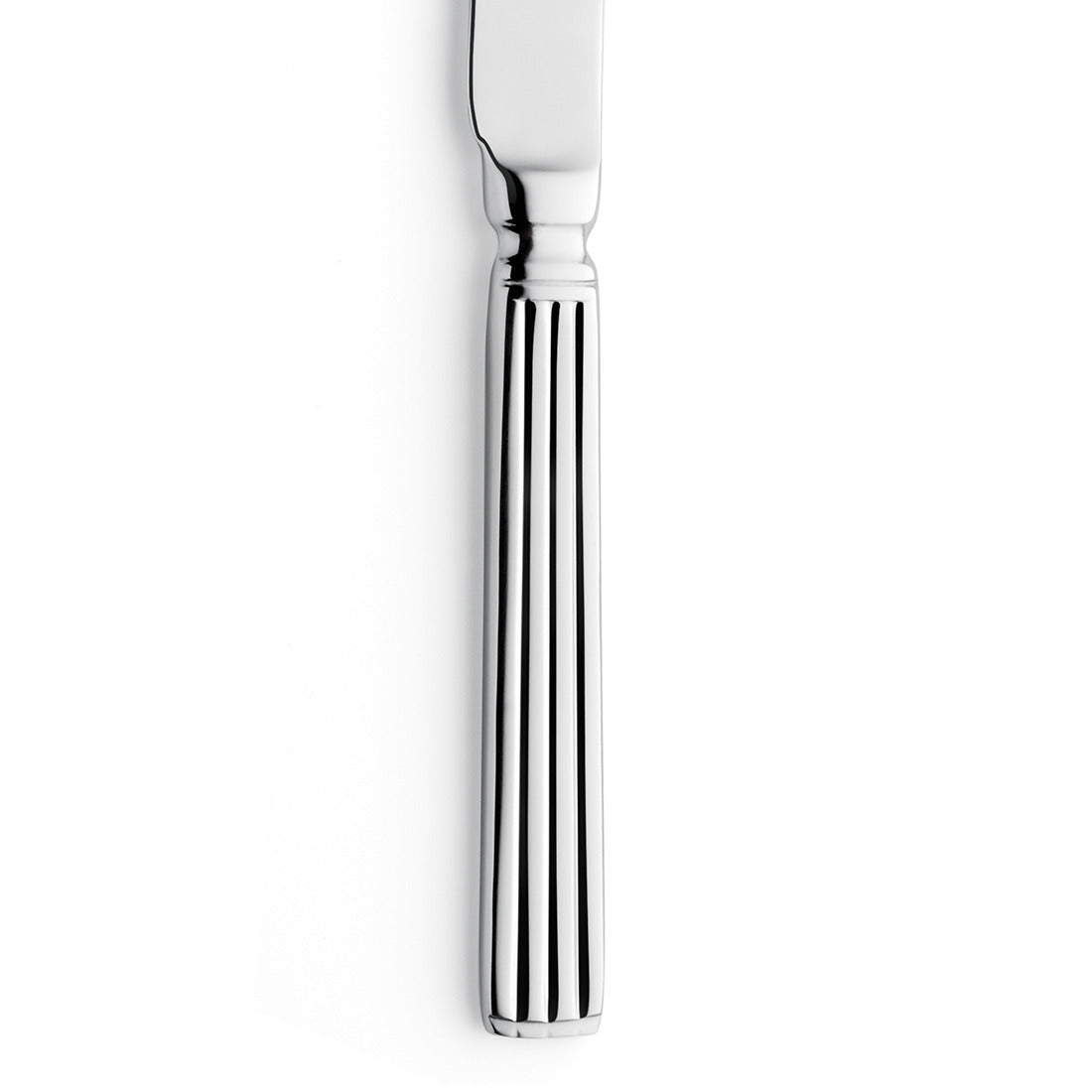 Silbernes Messer mit geriffeltem Griff.
