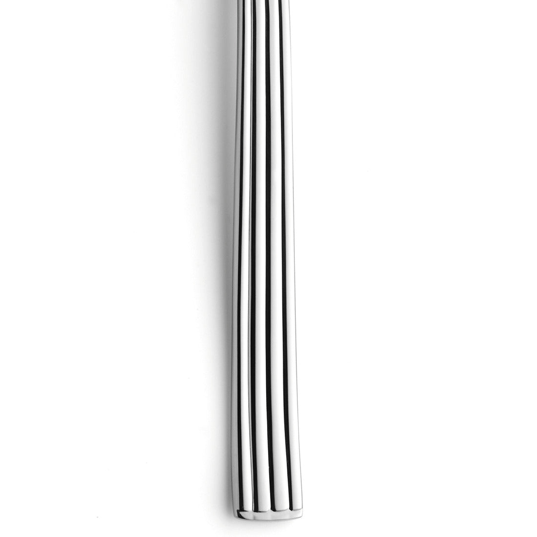 Silberner Griff eines Küchenutensils, Nahaufnahme.