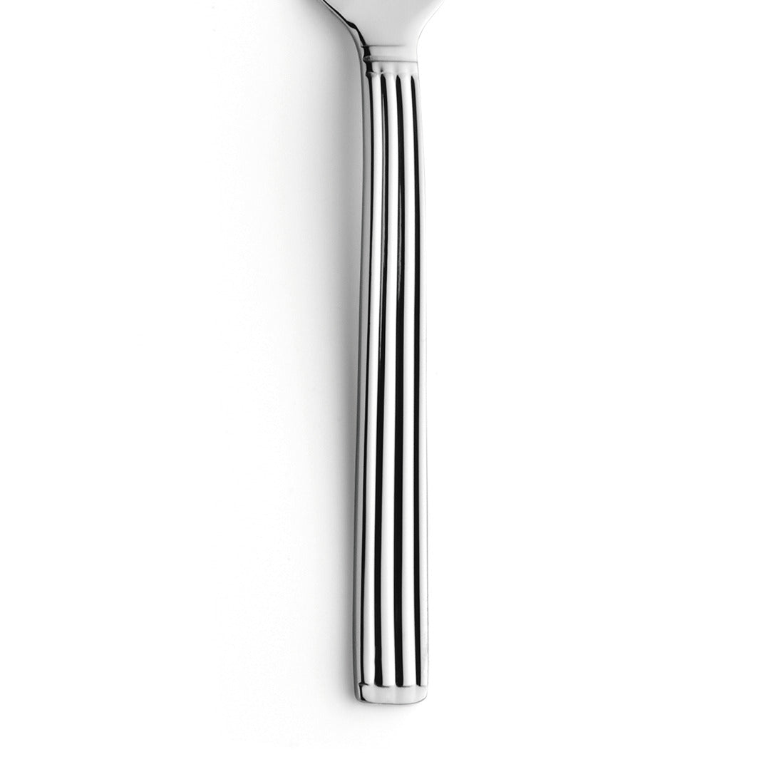 Griff eines Edelstahl-Küchenutensils, Nahaufnahme.
