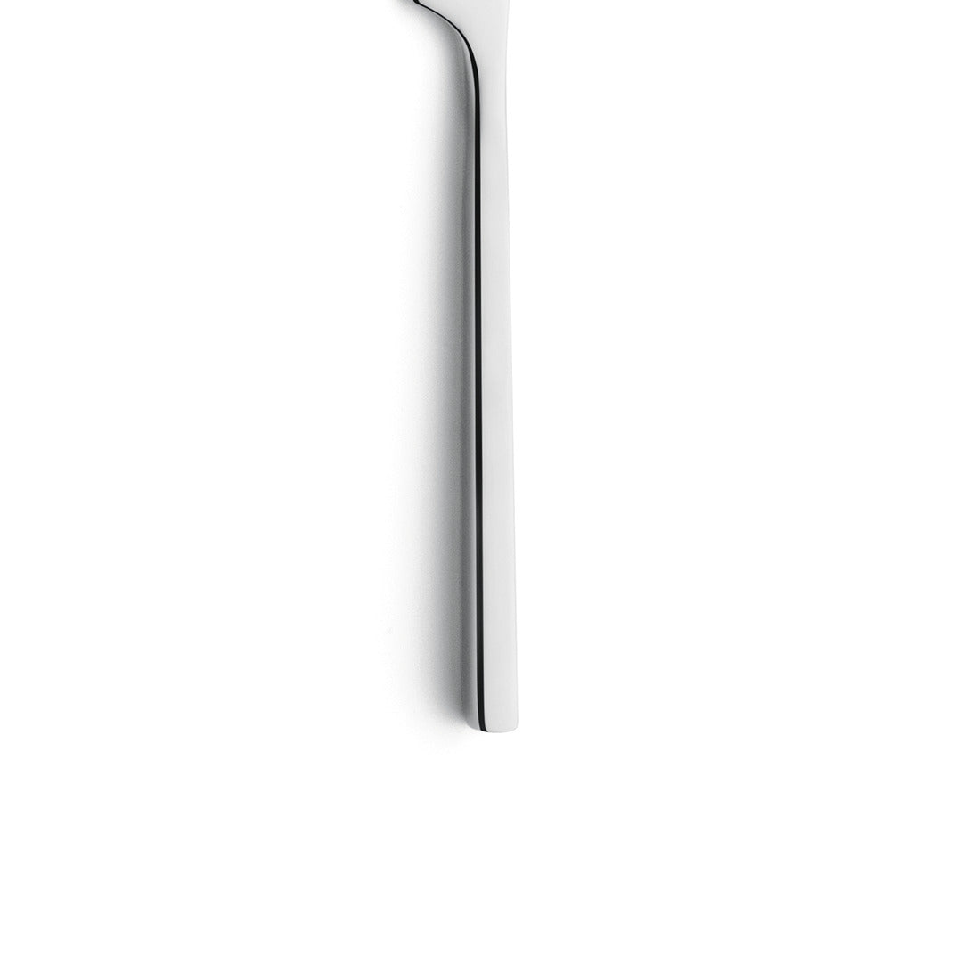 Silbernes Messer auf weißem Hintergrund.