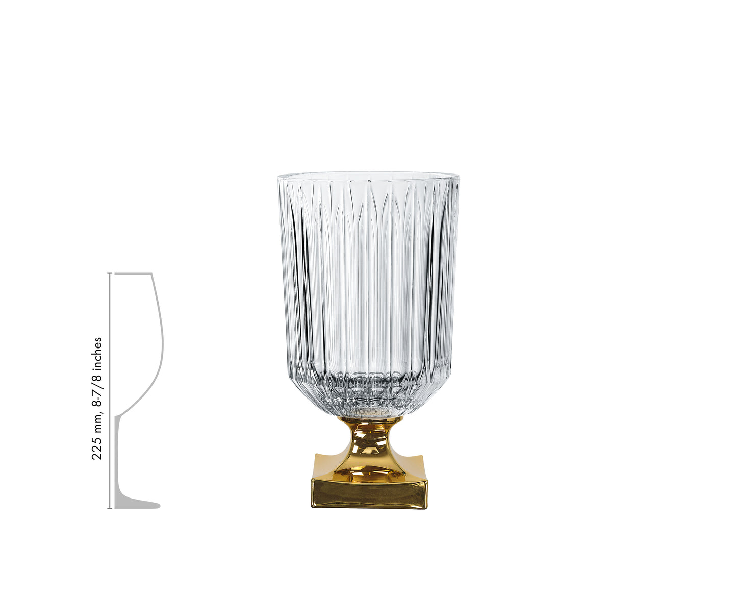 Kristallglas mit goldener Basis.