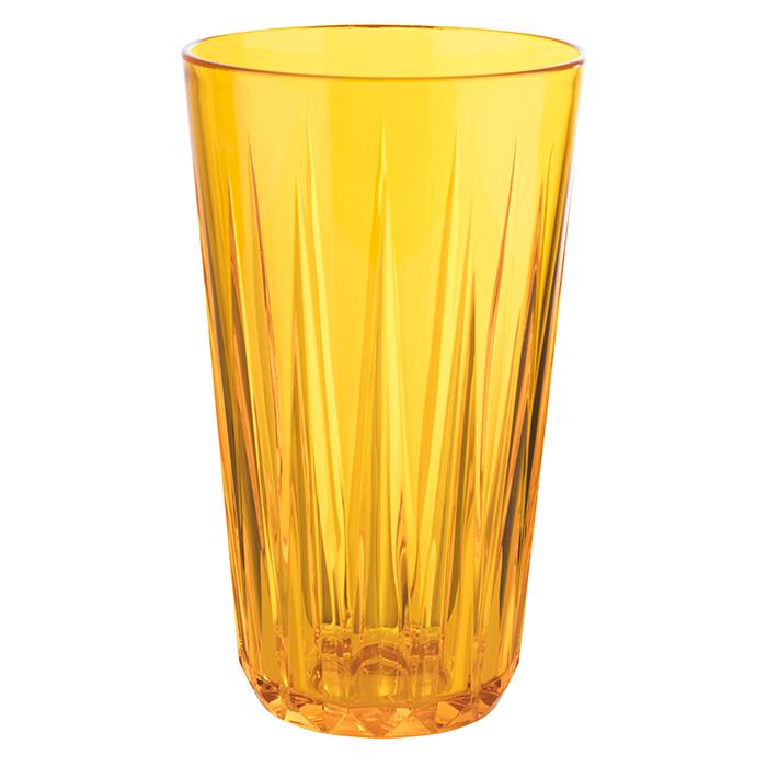 Gelbes Trinkglas mit Rillen.