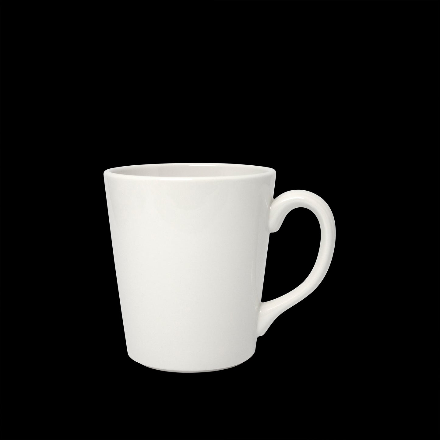 Weiße Tasse auf schwarzem Hintergrund.