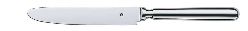 Silbernes Buttermesser auf Weiß.