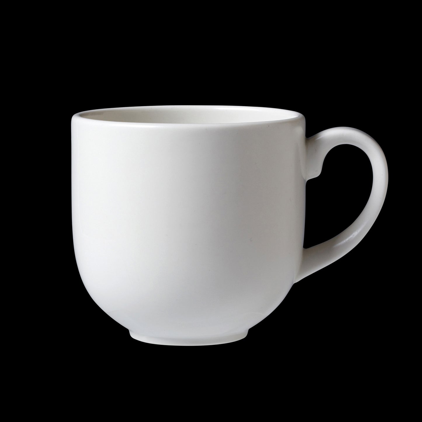 Weiße Tasse auf schwarzem Hintergrund.