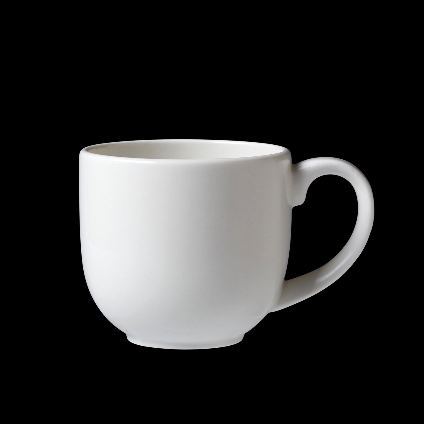 Weiße Tasse auf schwarzem Hintergrund.