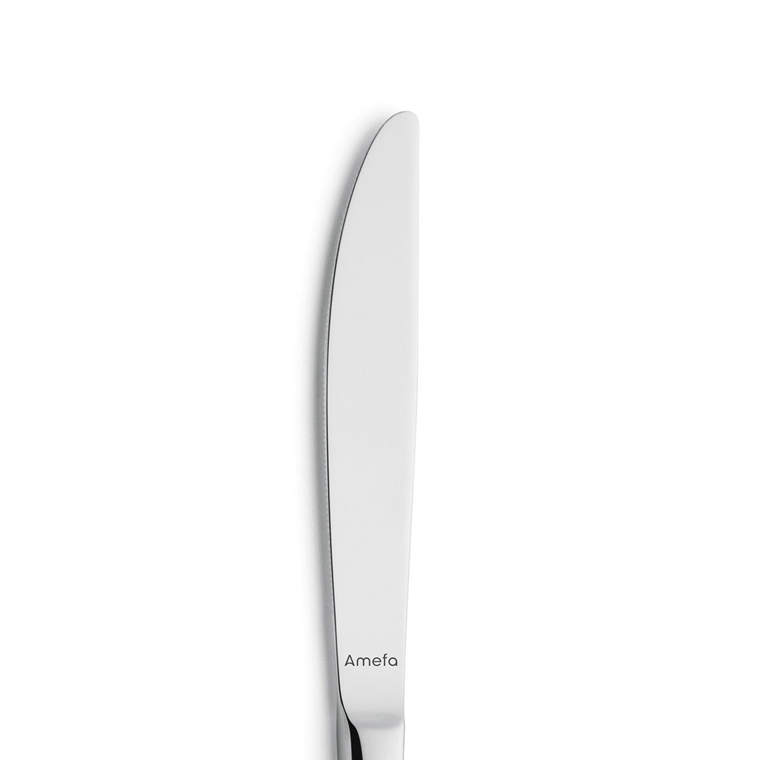 Silbernes Messer mit glattem Griff.