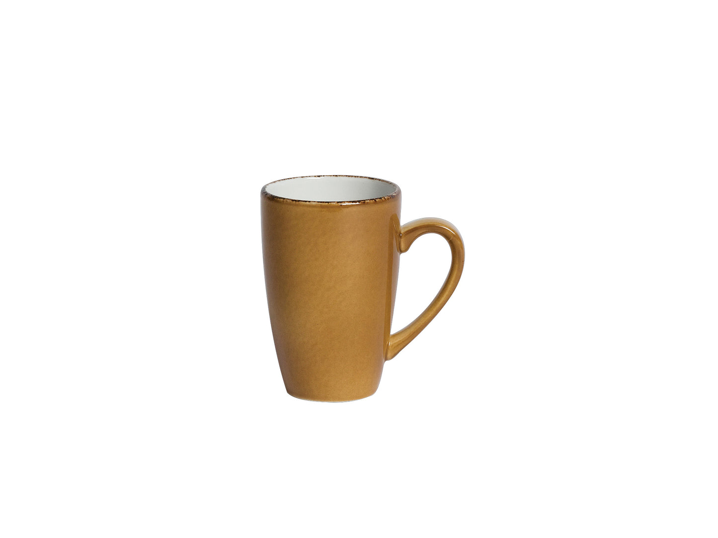 Braune Tasse auf weißem Hintergrund.