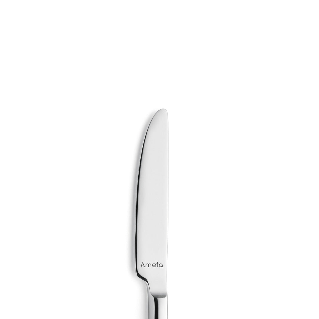 Silbernes Messer auf weißem Hintergrund.