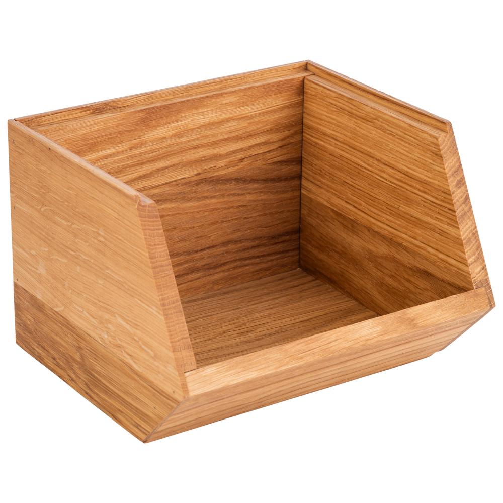 Holzkiste mit abgeschrägter Vorderseite.