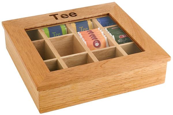 Holzkiste mit Teebeuteln.