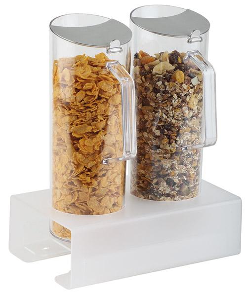 Zwei Spender mit Müsli.