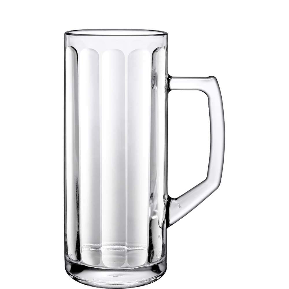 Leeres Bierglas mit Henkel.