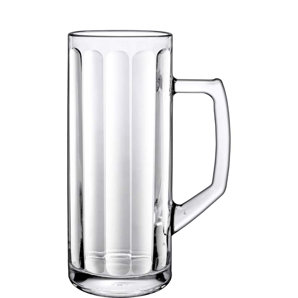 Leeres Bierglas mit Henkel.