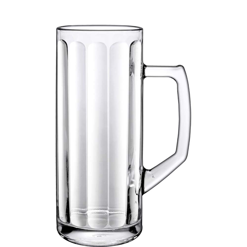 Leeres Bierglas mit Henkel.