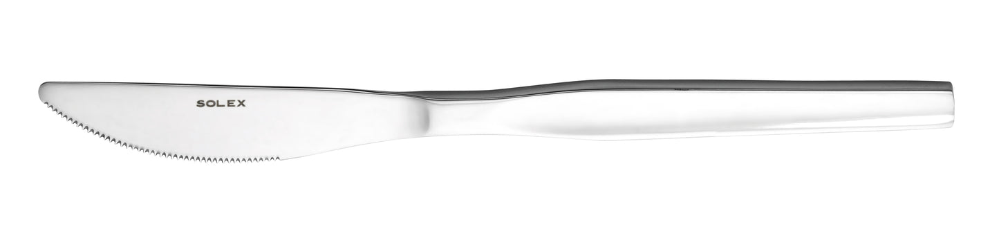 Silbernes Messer mit Wellenschliff.