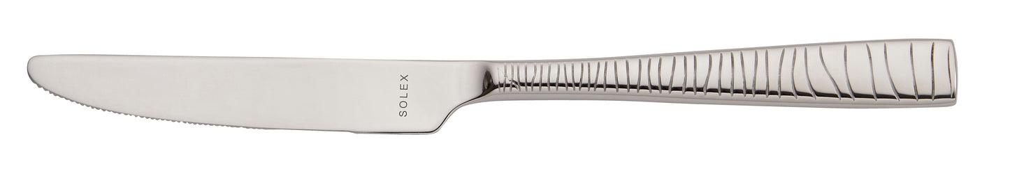 Silbernes Messer mit Gravur.