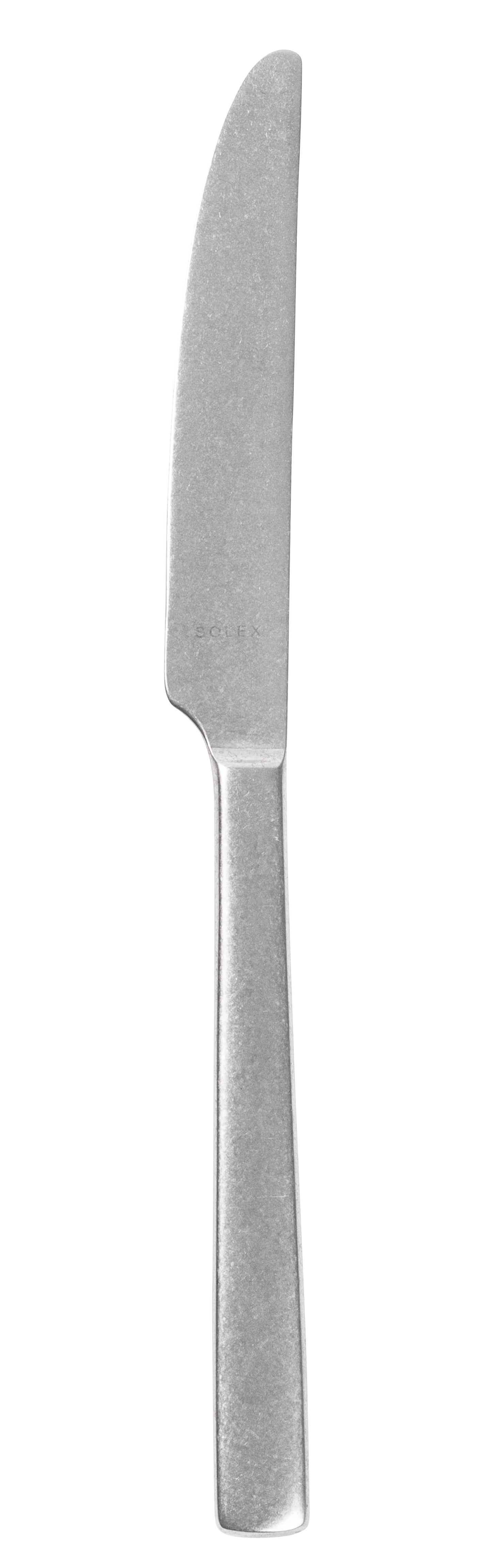 Metallisches Tafelmesser auf weißem Hintergrund.