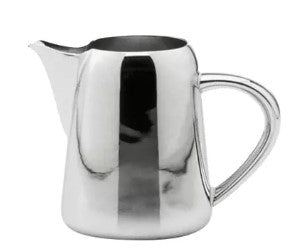Silberne Kaffeekanne mit Henkel.