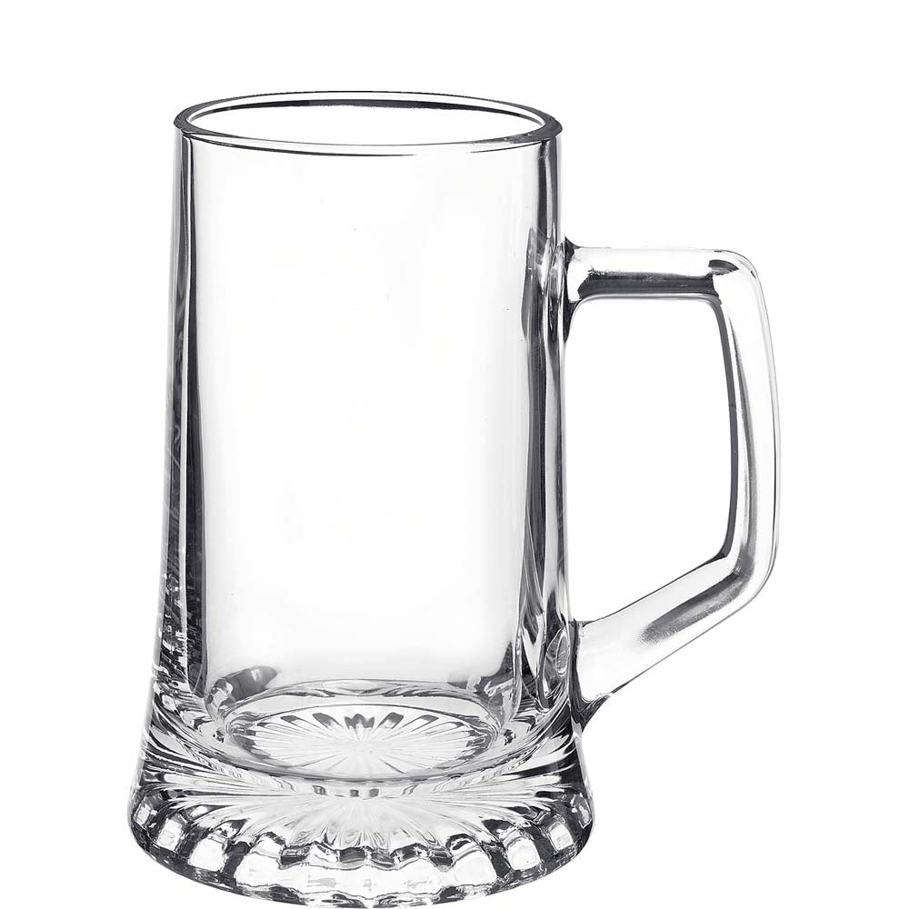 Leeres Bierglas mit Henkel.