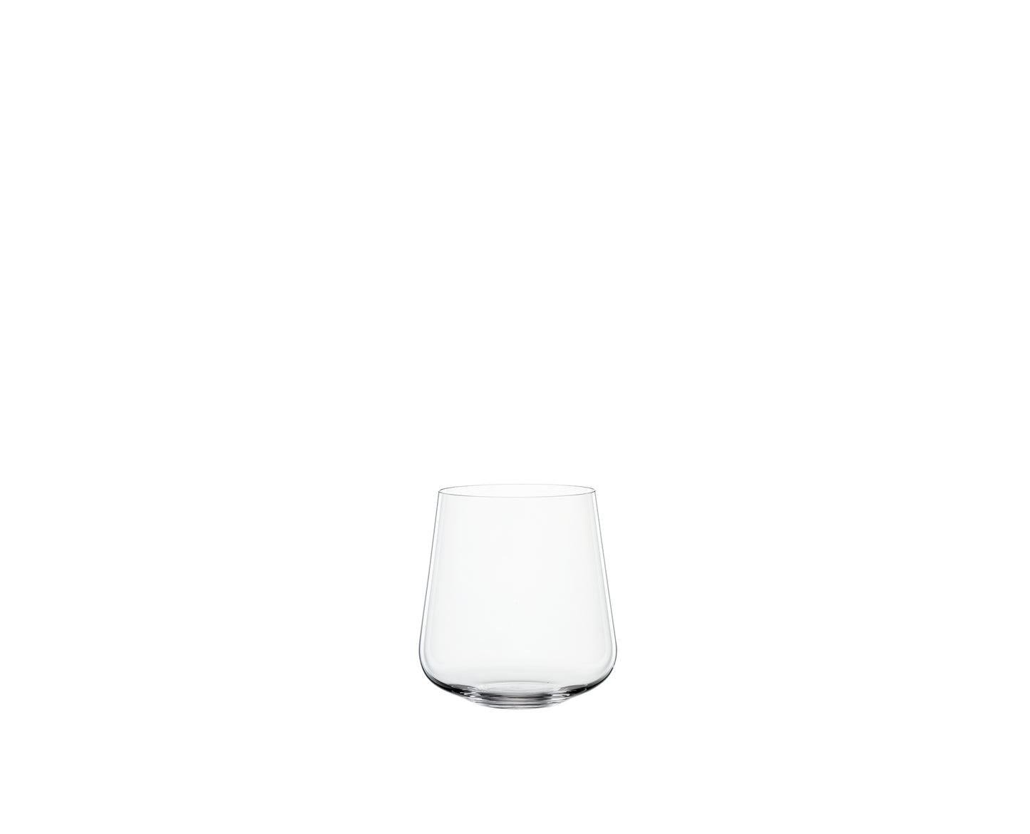 Leeres Glas auf weißem Hintergrund.