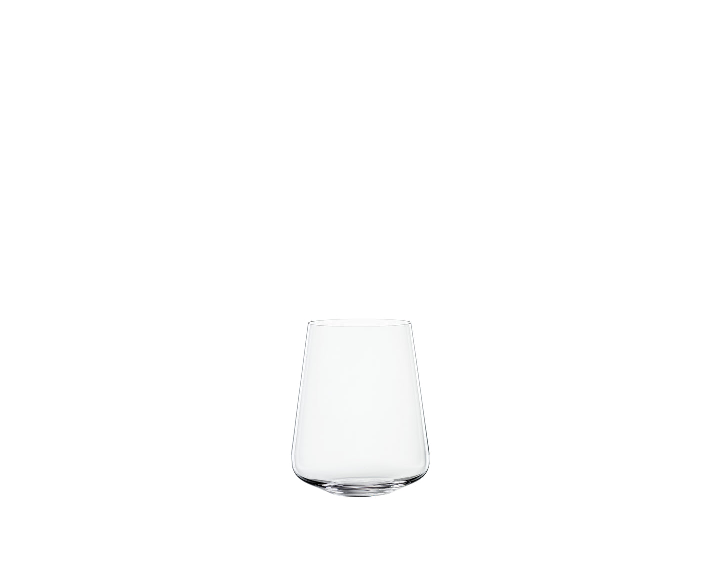Leeres Glas auf weißem Hintergrund.
