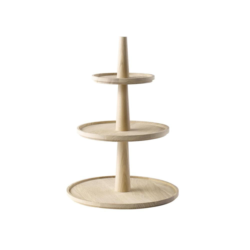 Holz-Etagere mit drei Ebenen.