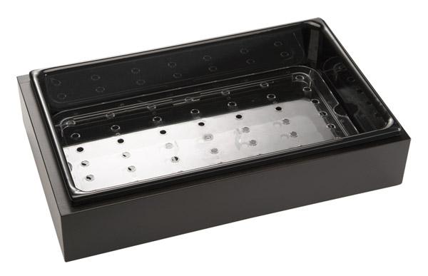 Schwarze GN-Behälter mit Deckel.