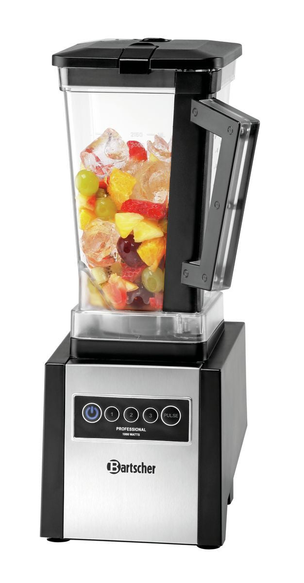 Mixer mit Obst und Eis.