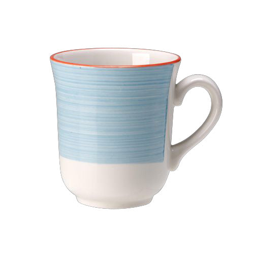 Blaue Tasse mit rotem Rand.