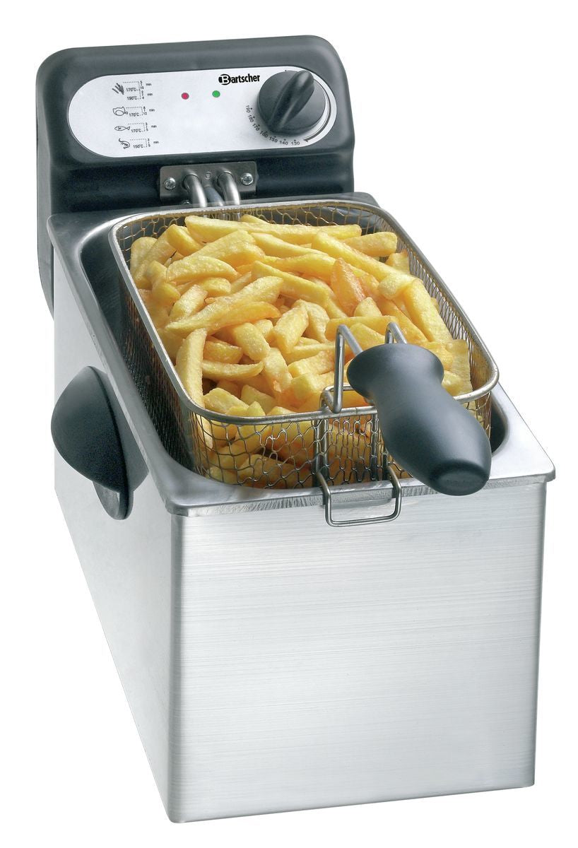 Fritteuse mit Pommes frites.