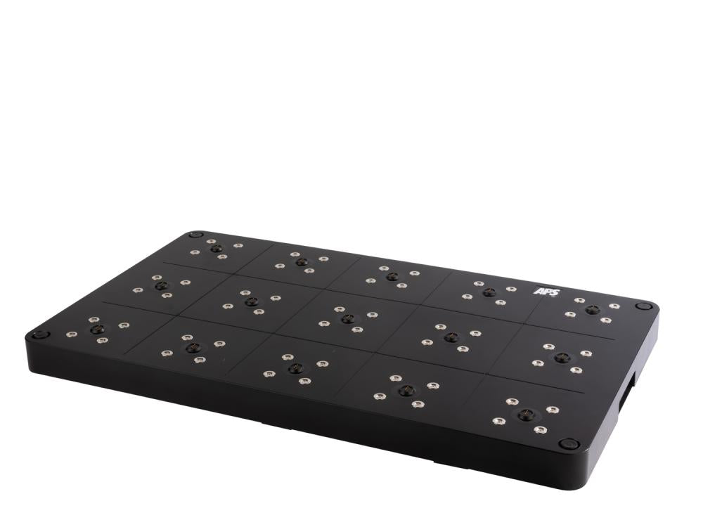 Schwarzes Tablett mit Magneten.