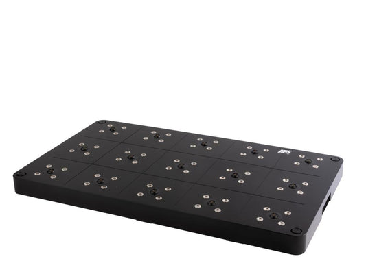 Schwarzes Tablett mit Magneten.