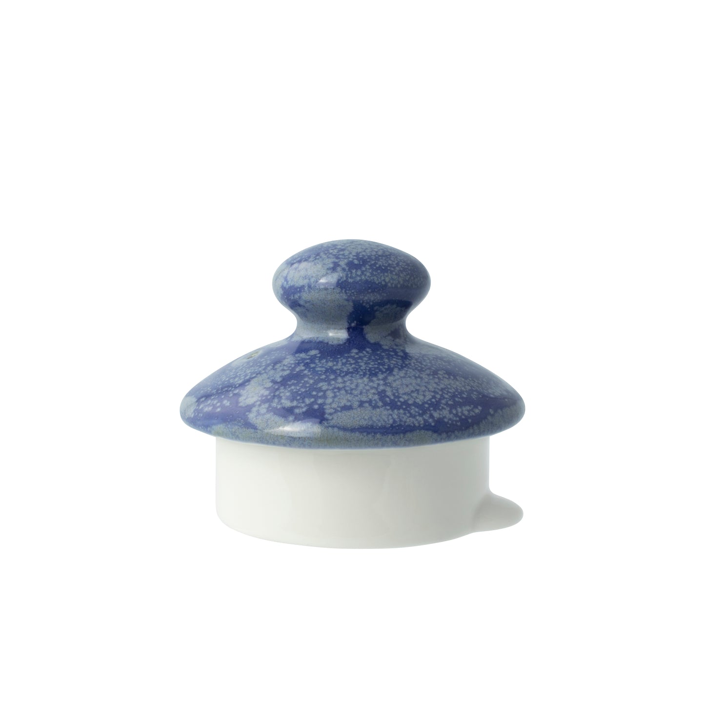 Keramikdeckel mit blauem Muster.