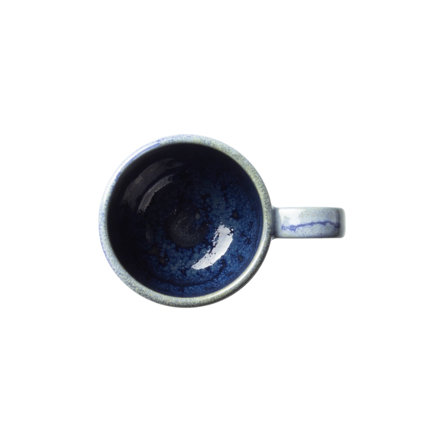Blaue Tasse von oben fotografiert.