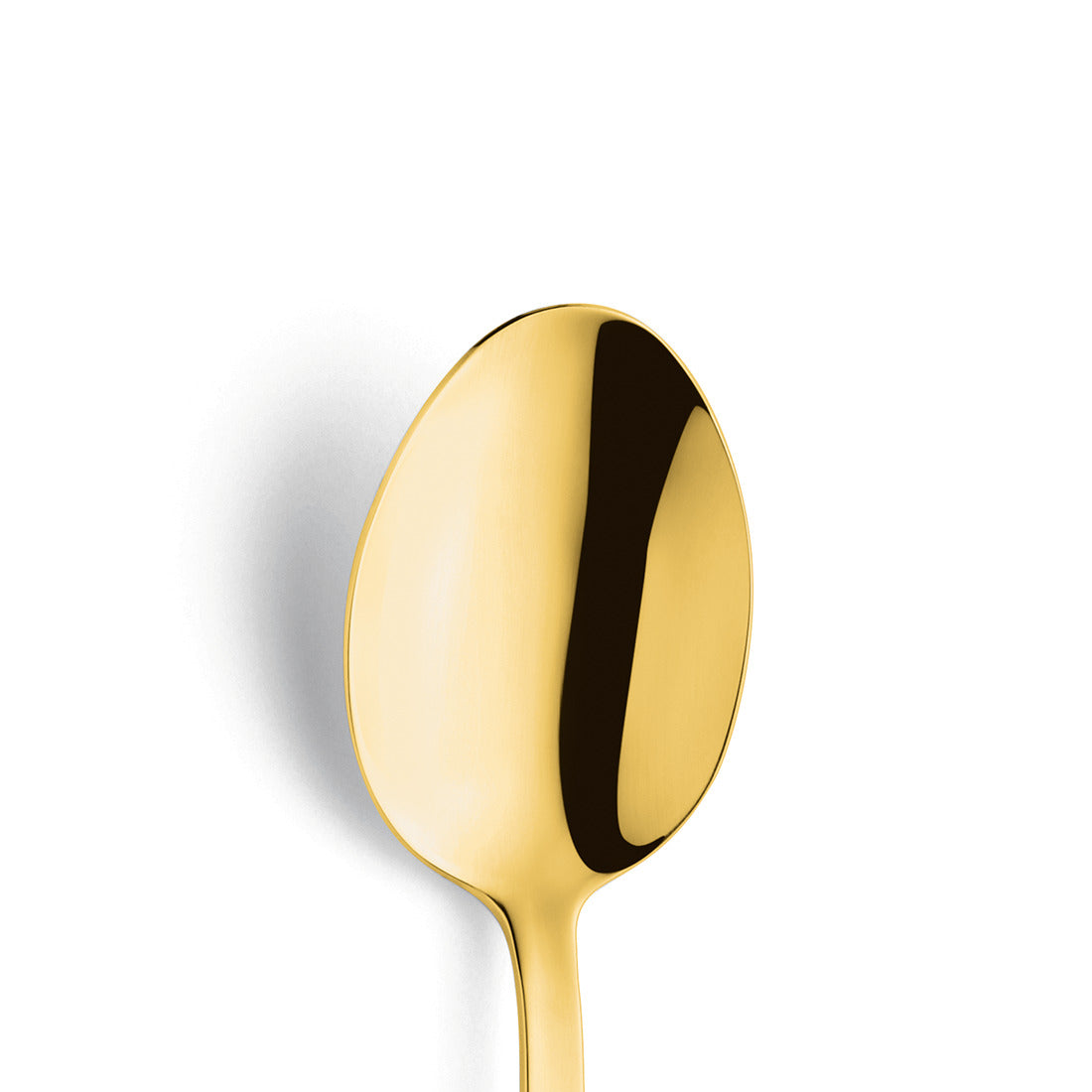 Goldener Löffel auf weißem Hintergrund.