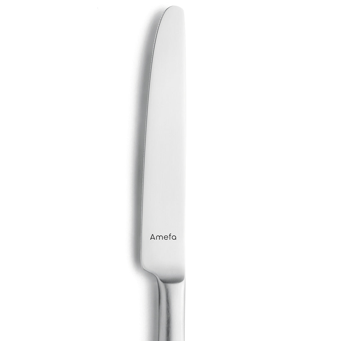 Silbernes Messer mit glattem Griff.