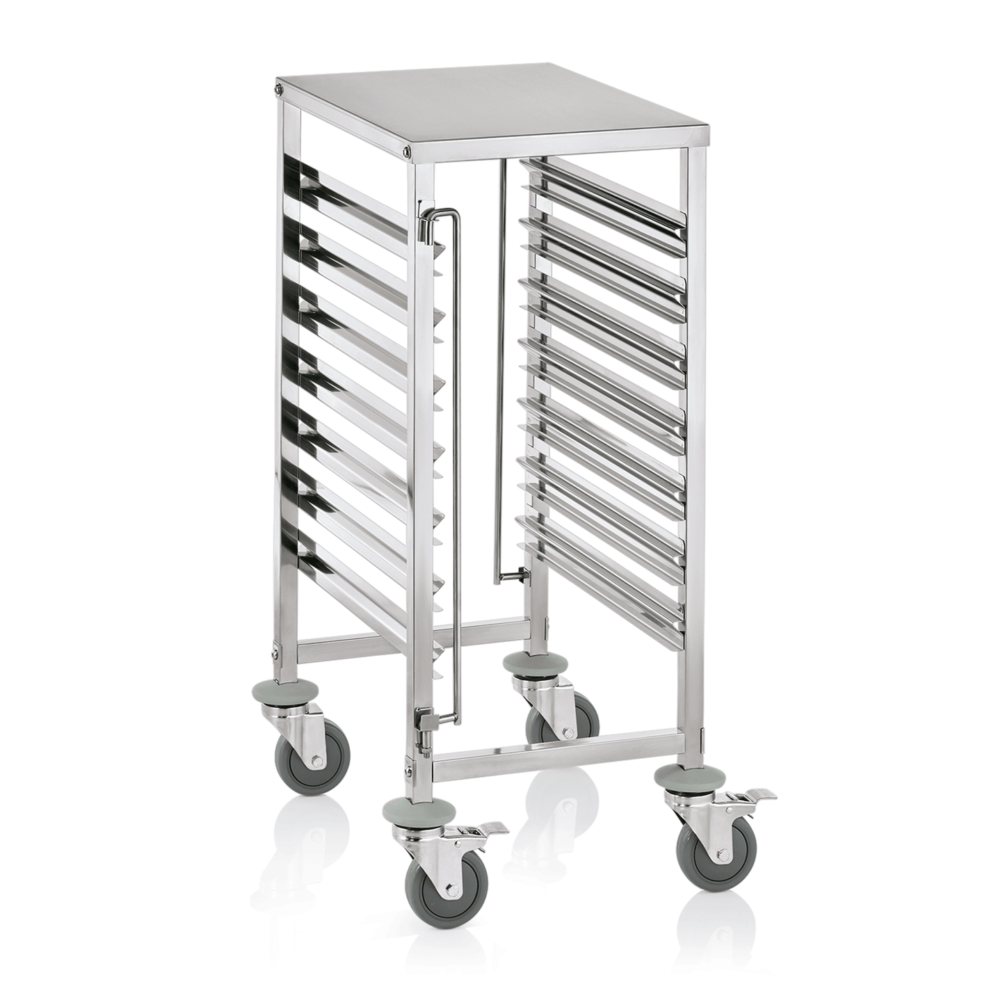 Metallischer Servierwagen mit Rollen.