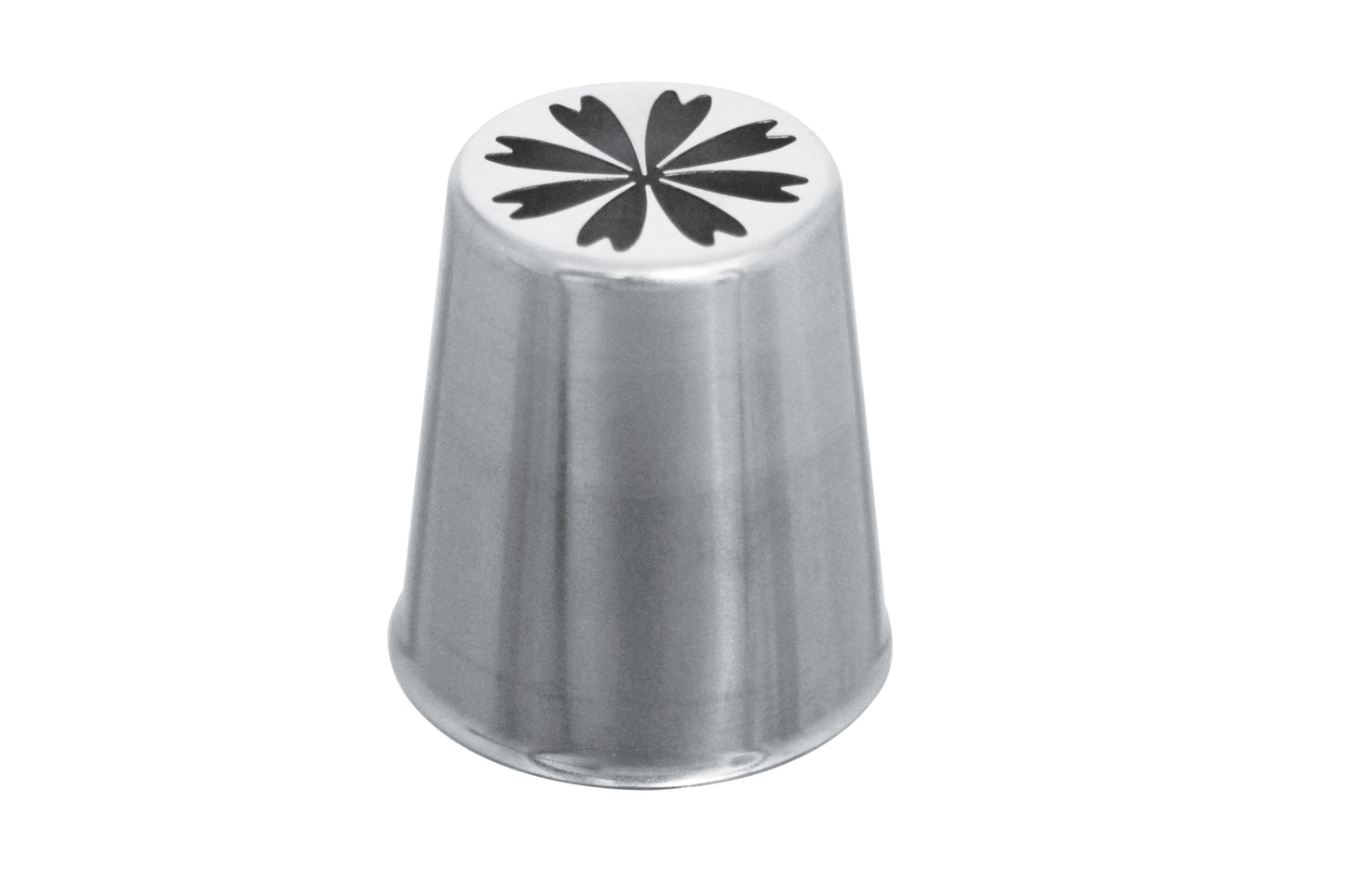 Metallischer Servierbecher mit Muster.