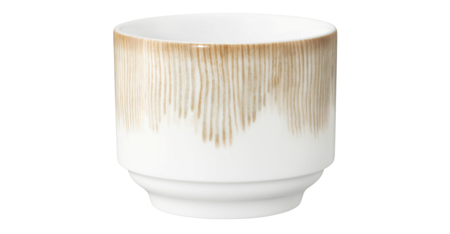 Keramiktasse mit braunem Muster