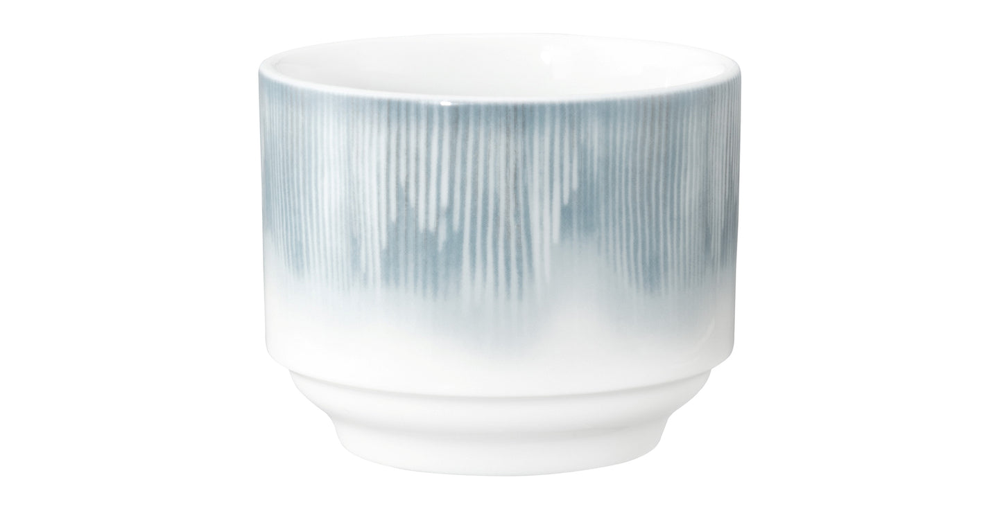 Keramiktasse mit blau-weißem Muster