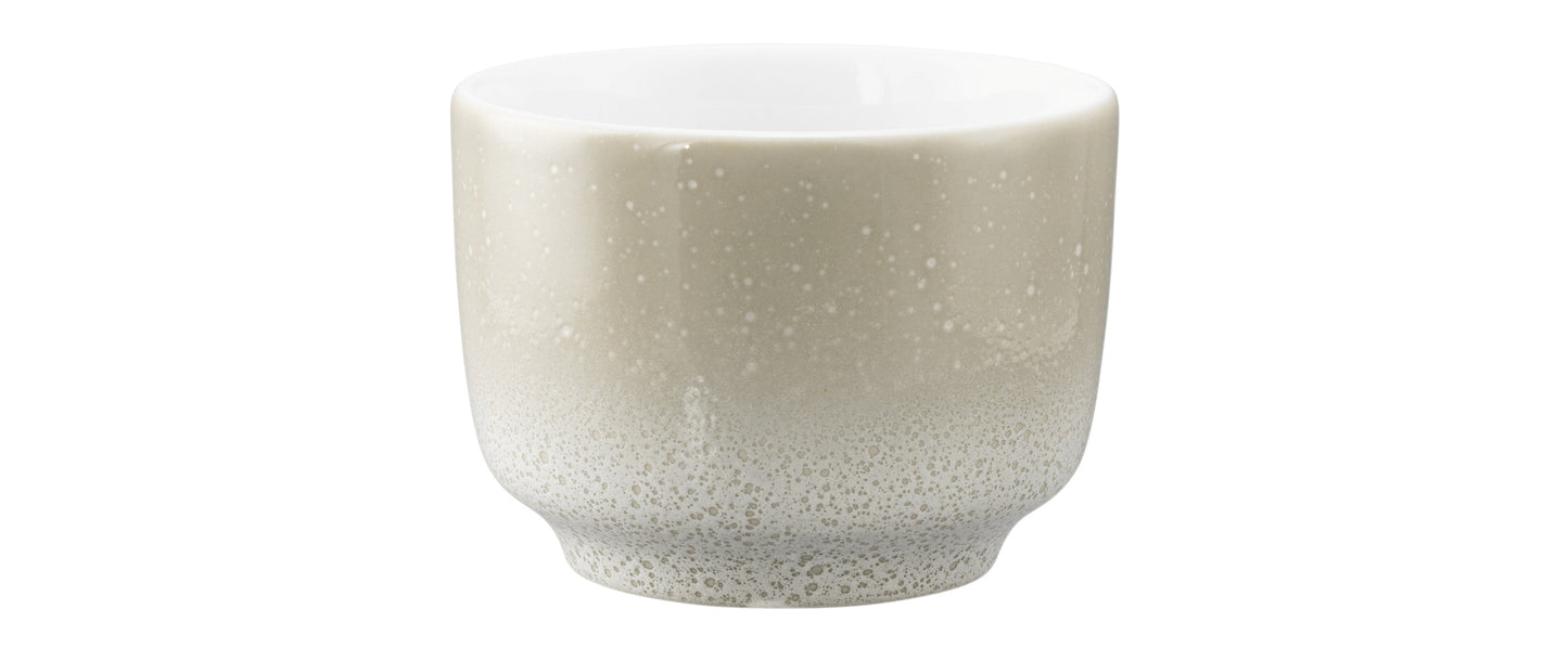Beige Keramikbecher mit Sprenkeln